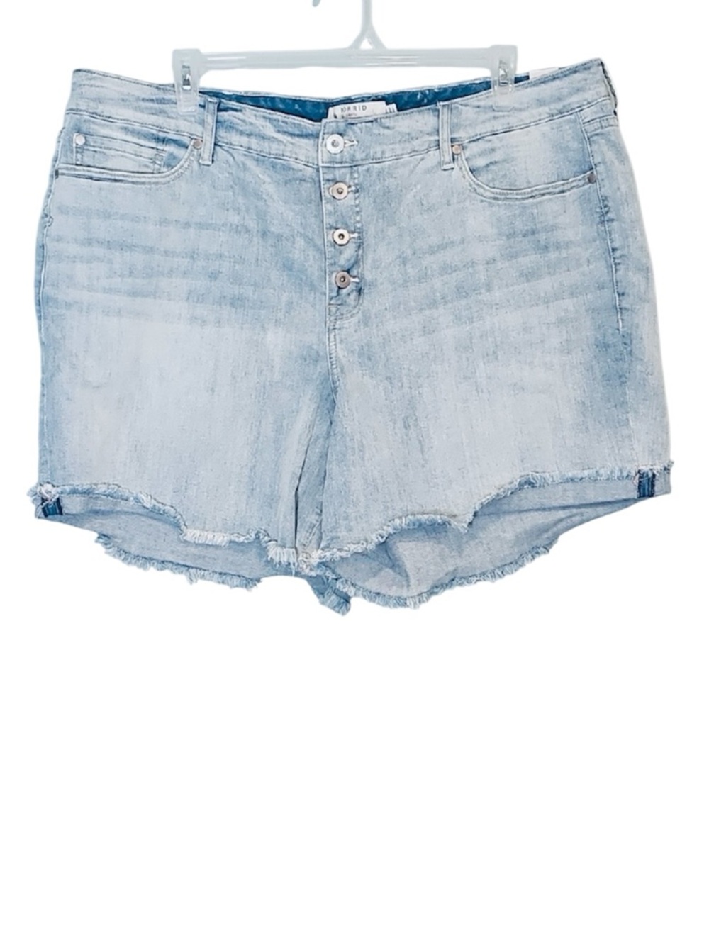 💚 Torrid Light Wash Denim Button-Front Shorts, Size 24